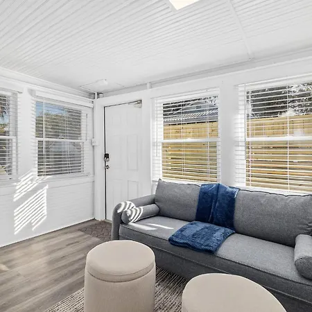 Old Mission Guest Suite - Charming Apartment, 15 Min Walk To Downtown!